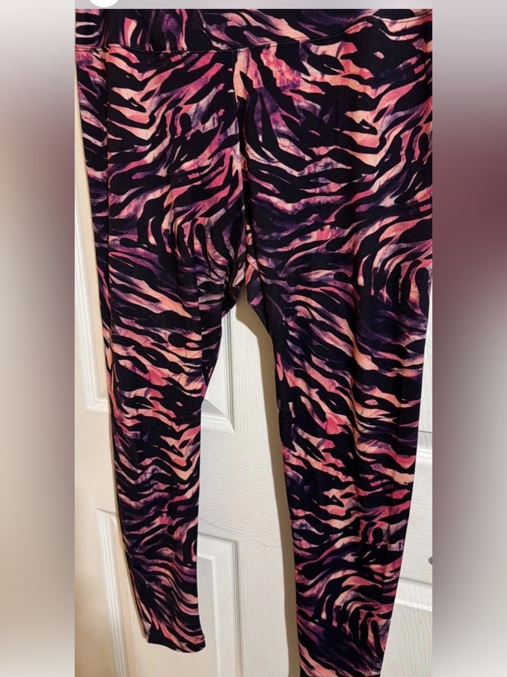 Soft Surroundings Animal Print Leggings
Women's Size Large Activewear Gym
Yoga